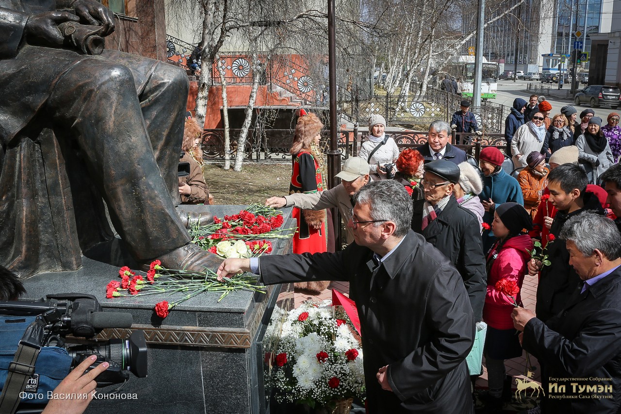 В Якутске воздали дань уважения Василию Никифорову – Кюлюмнюр