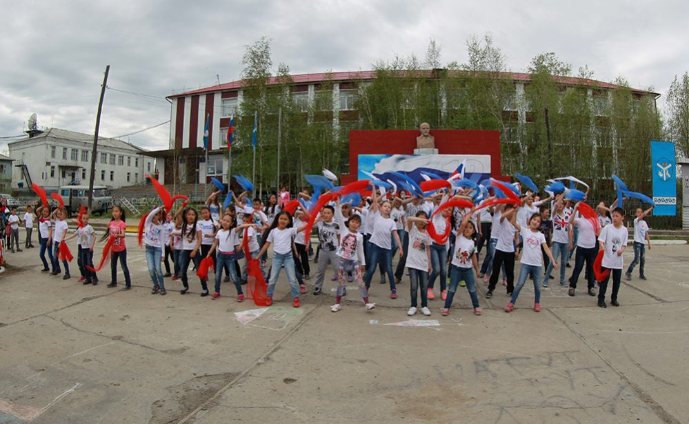 В поселке Сангар отметили День России