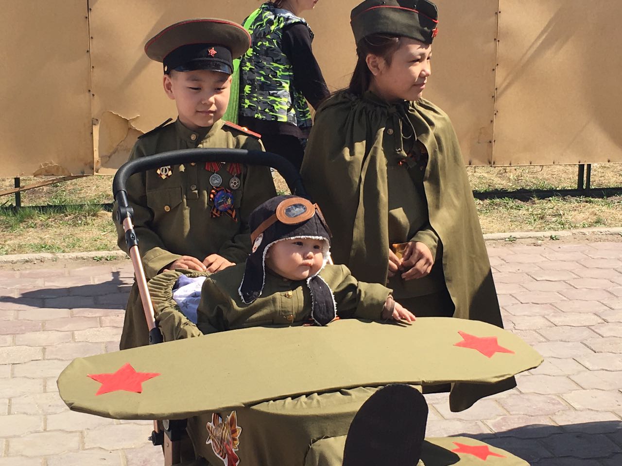 Самолеты, кареты и русалки: В Якутске состоялся парад колясок