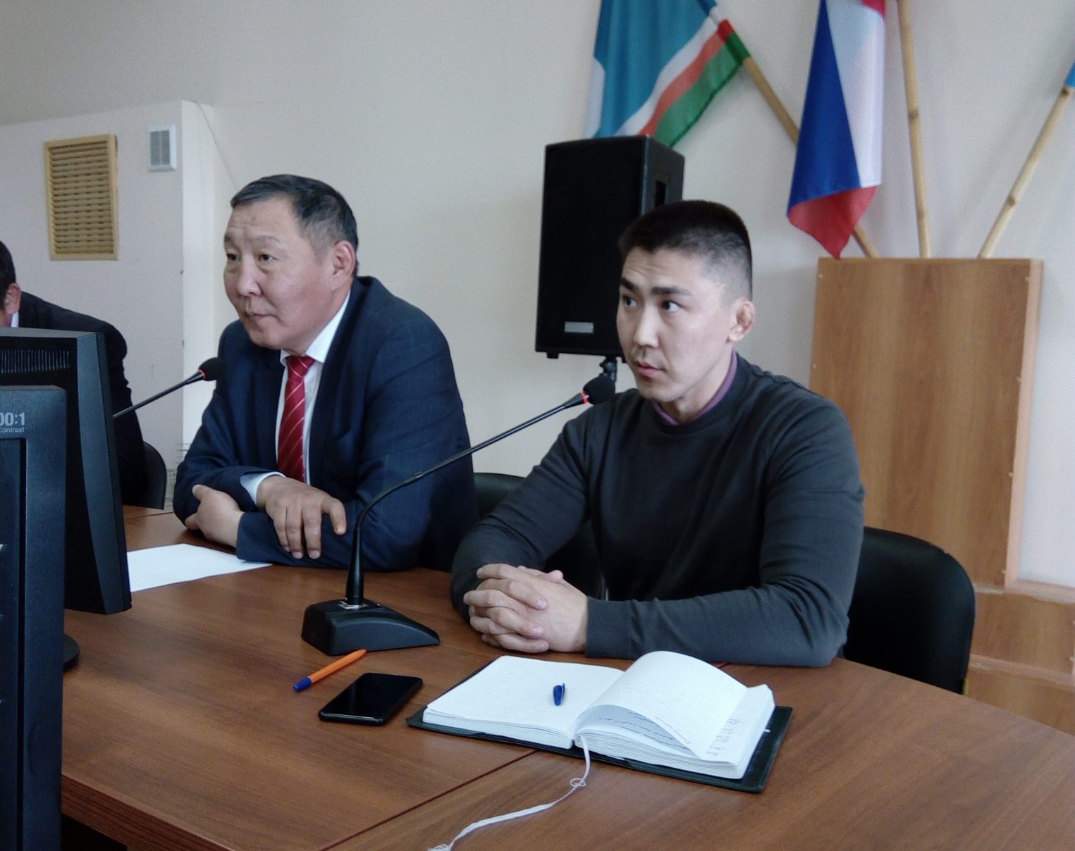 Миниистир Антон Сафронов Үөһээ Бүлүү предпринимателлэрин кытта көрүстэ
