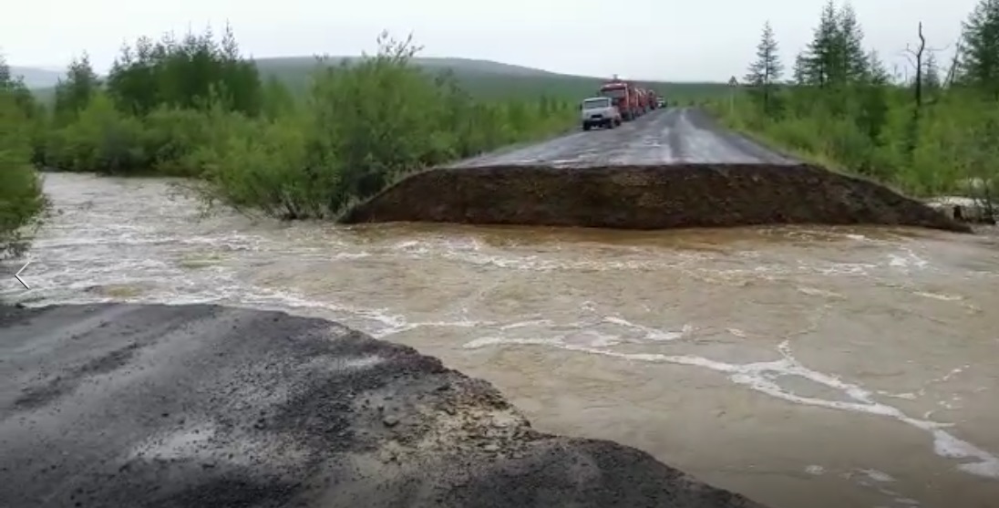 На одном из участков трассы «Колыма» остановлено движение