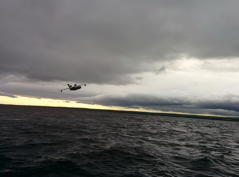 Самолет-амфибия Бе-200 сбросил 140 тонн воды на лесной пожар в Вилюйском районе