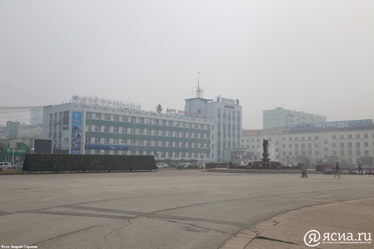 Холодный атмосферный фронт может развеять дым от лесных пожаров в Якутске