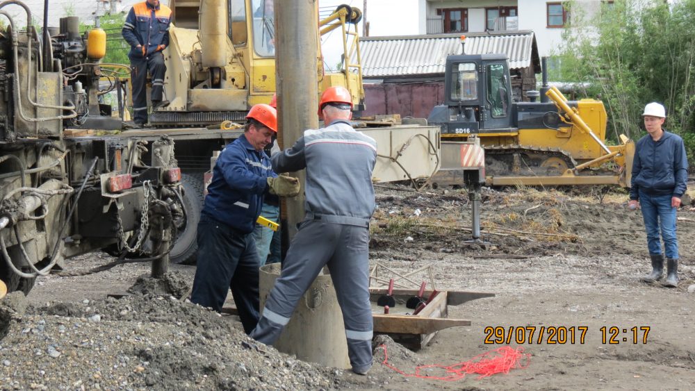 В Зырянке установили первую сваю нового культурно-спортивного комплекса