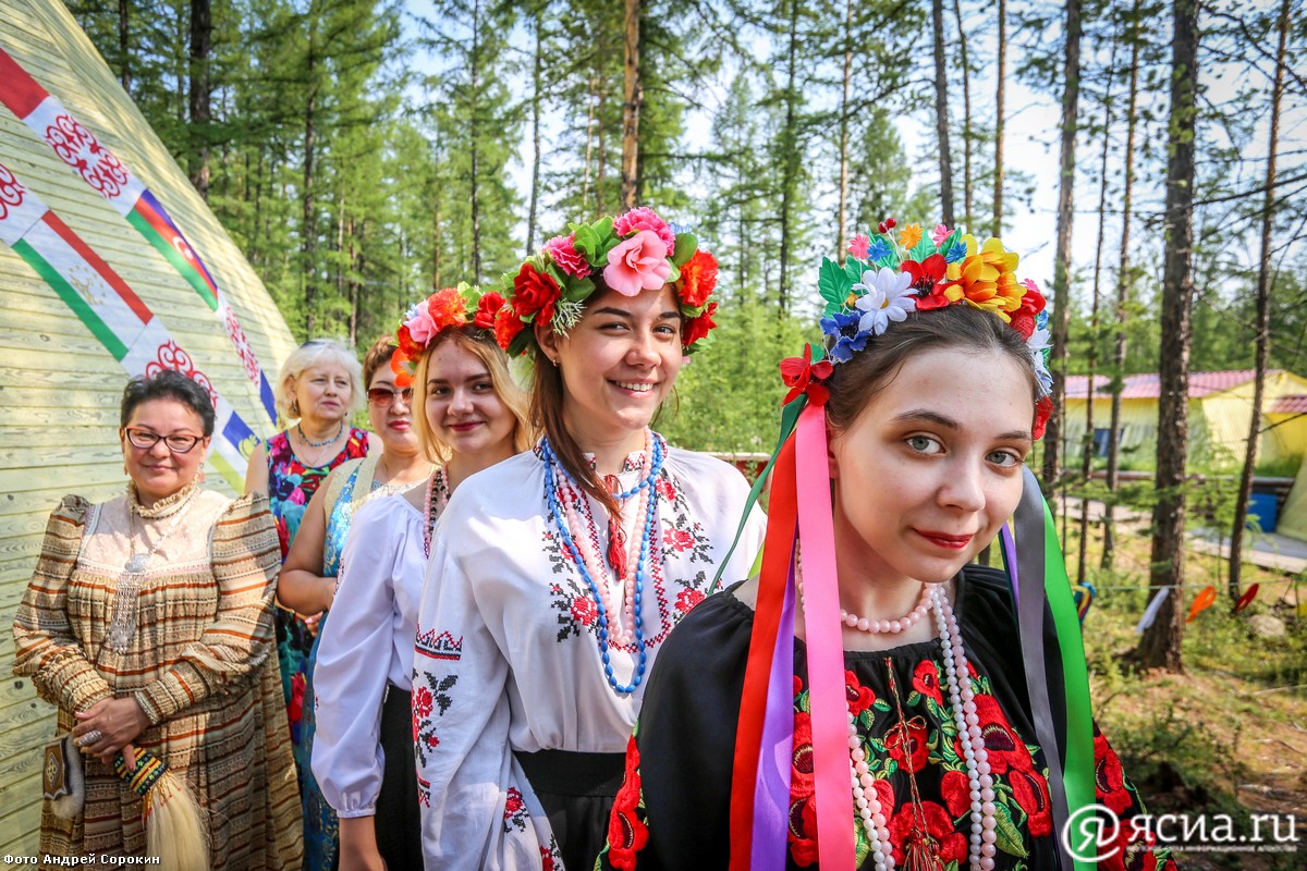 Космогония по-якутски: В Мирном открыли Ысыах молодежи