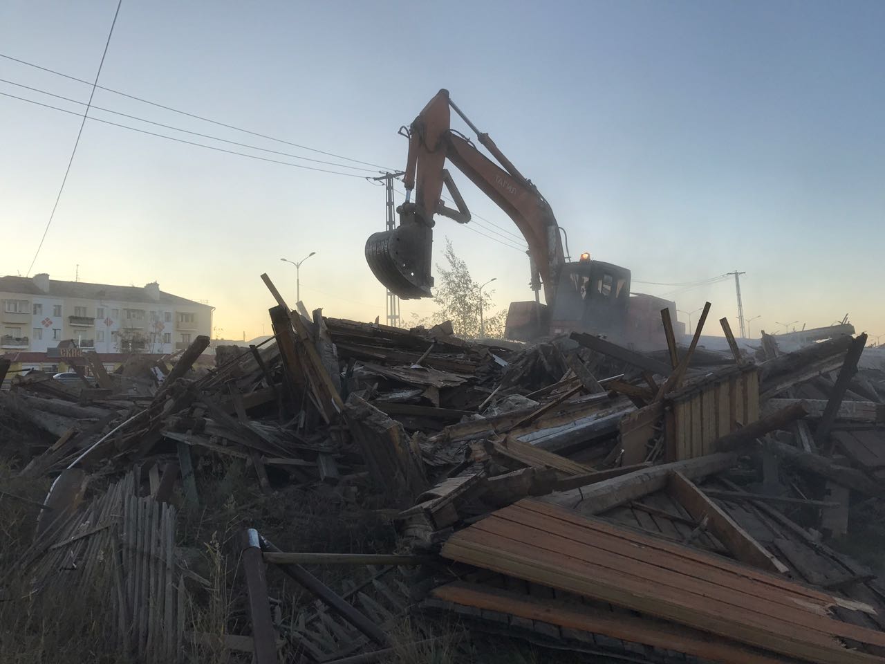 Снос аварийных домов в Якутске продолжается | Архив новостей