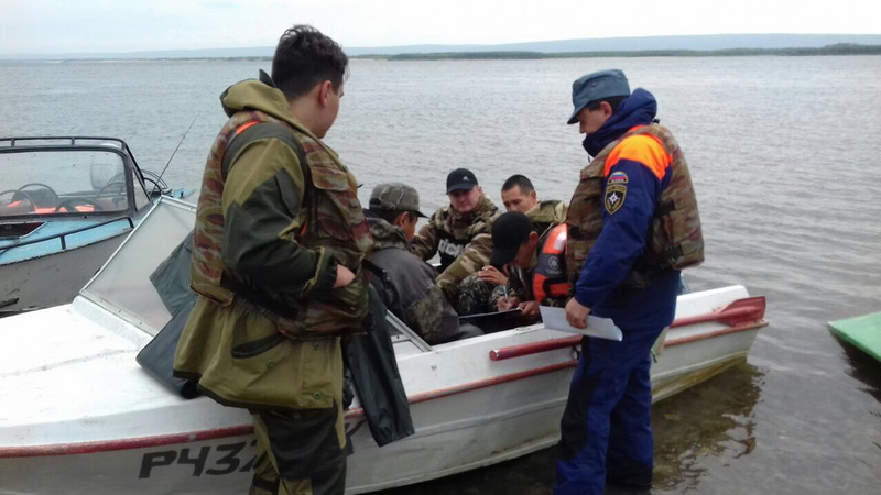 Инспекторы по маломерным судам проводят рейды на водных объектах Якутии