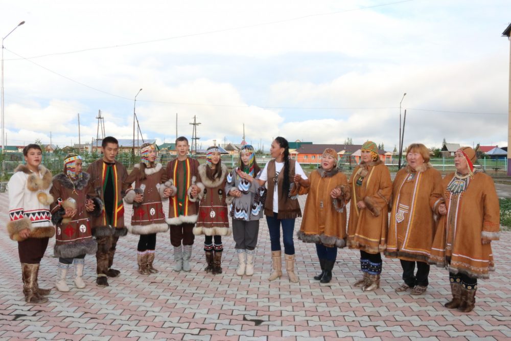 Усть мая якутия. Усть Майя Якутия. Петропавловск Усть Майский район. Эвенки Якутии Кюпцы. Чабда Усть-Майский район.