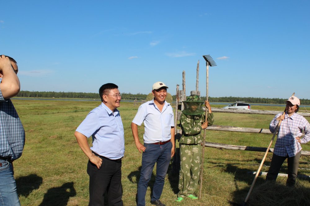 Сунтаар улууһун баһылыга нэһилиэктэри кэрийэн, сайыҥҥы үлэни кытта билсэр