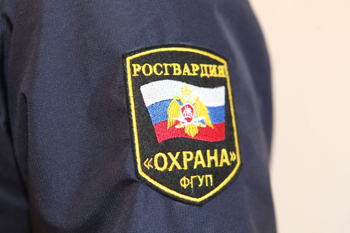 Сотрудникам Росгвардии, спасшим детей от вооруженного преступника, вручили ведомственные награды