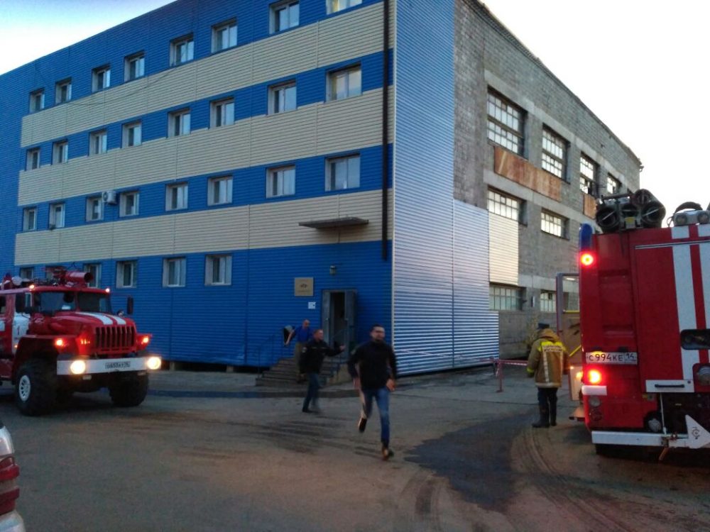 В Мирном произошло обрушение бетонных плит в ремонтном цехе Западных электрических сетей