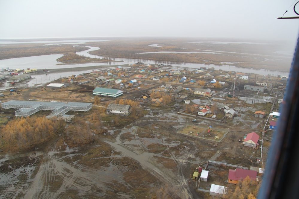 Уровень воды на реке Алазее у села Аргахтах продолжает стабильно падать