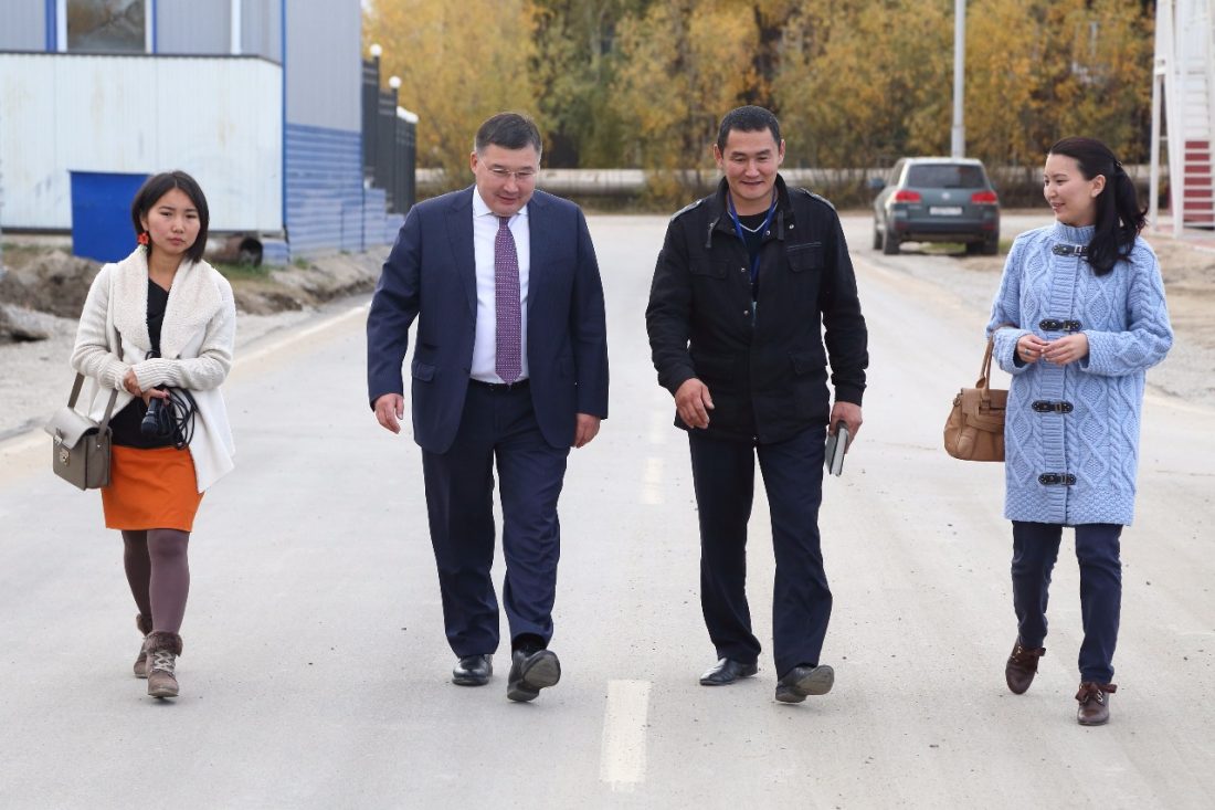 Вклад в благоустройство: Аэропорт «Якутск» заасфальтировал улицу Комарова