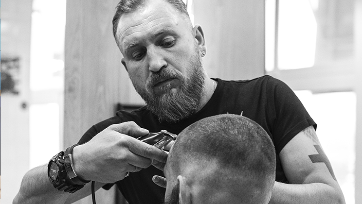 «О себе»: Дмитрий Родригез о любви к профессии парикмахера и сложном азиатском волосе