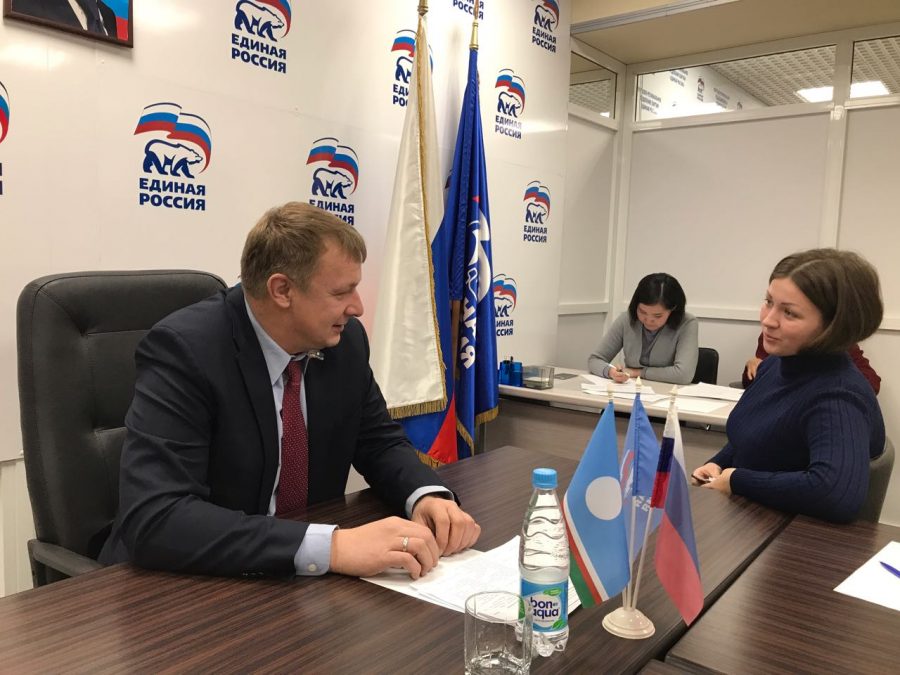 Жители Якутска пожаловались депутату Игорю Никитину на плохое освещение улиц и отсутствие площадок
