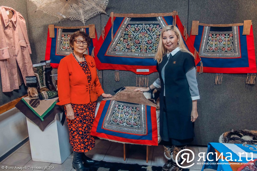 Шубы из оленьих шкур и костюмы XVIII века: Верхоянские мастера открыли в Якутске выставку