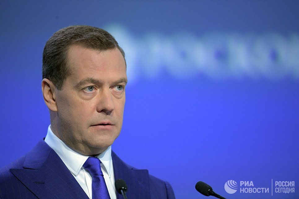 Медведев поручил найти средства на подготовку кадров для цифровой экономики