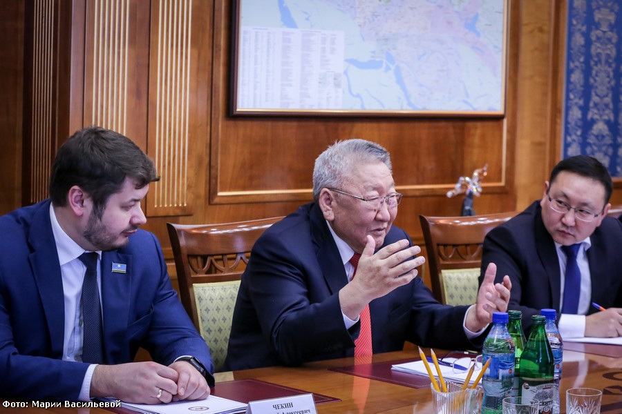 Егор Борисов заявил о необходимости повышения доступности и качества услуг Сбербанка для якутян
