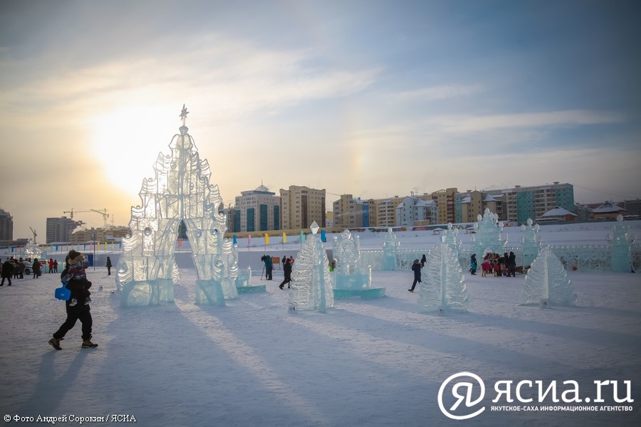 В Якутске открылся ледовый городок «Северное сияние»