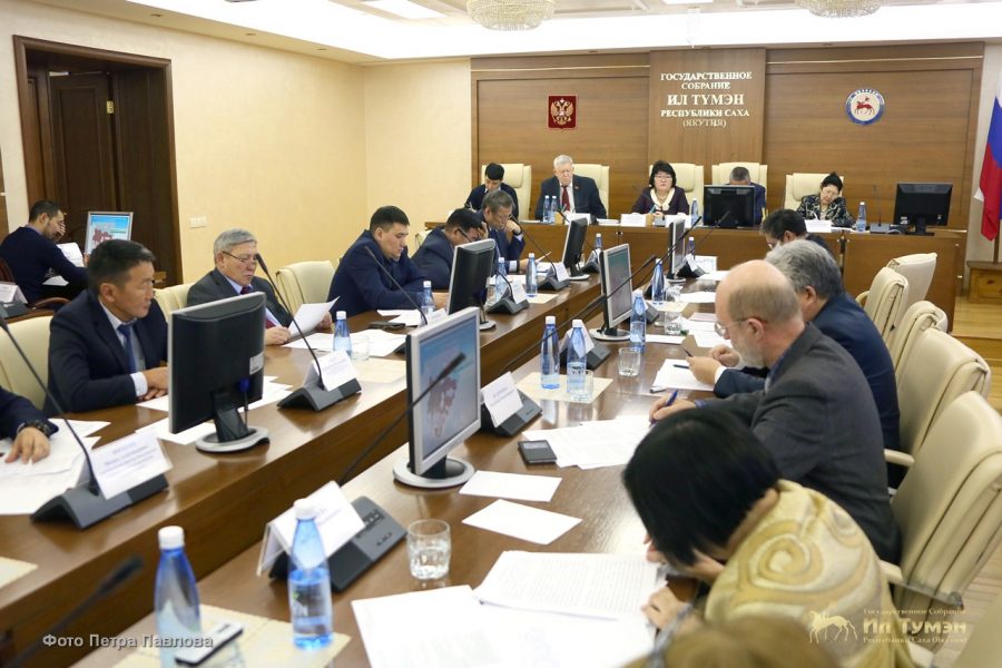 В парламенте обсудили методику оценки ущерба территорий КМНС от деятельности промышленных компаний