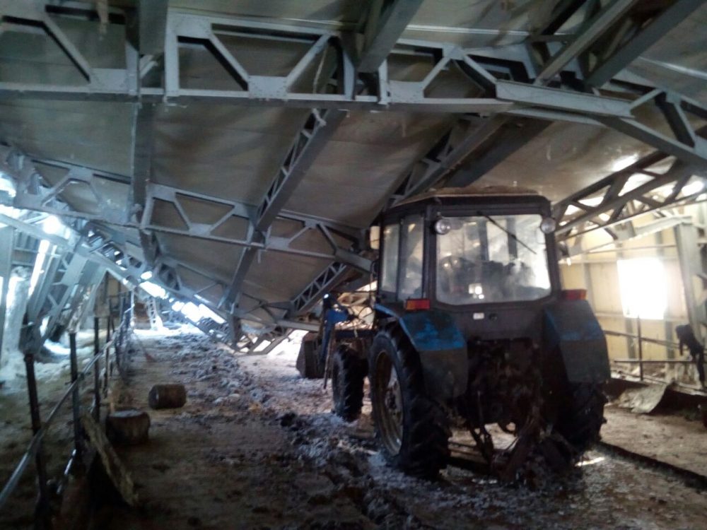 В селе Жархан Нюрбинского улуса обрушилась кровля коровника