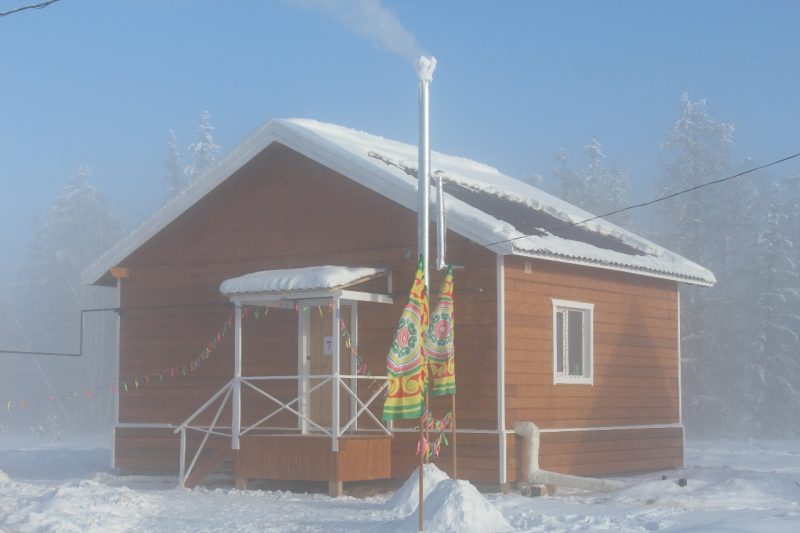 Хатыҥ Арыыга тулаайах уонна төрөппүт көрүүтэ-истиитэ суох хаалбыт 14 оҕоҕо дьиэ күлүүһүн туттардылар