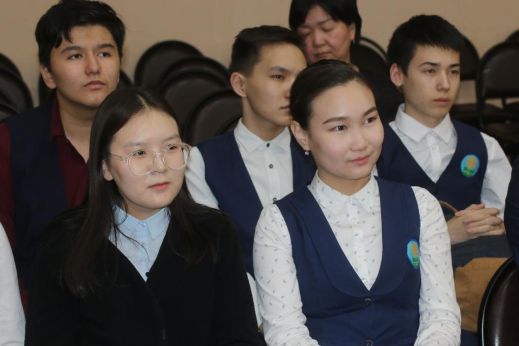 Как стать финансово грамотным: Алмазэргиэнбанк организовал специальные уроки в учебных заведениях