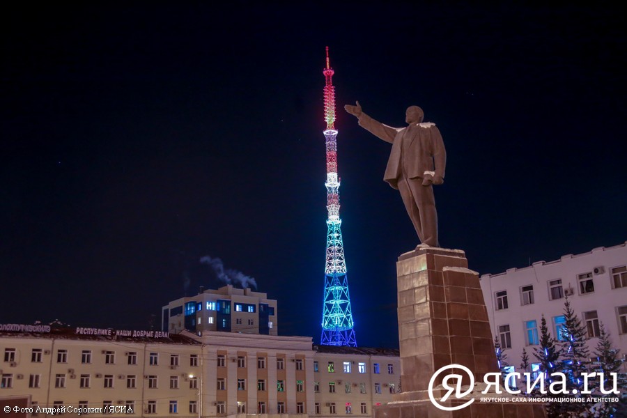 Иллюминация городской телебашни в объективе ЯСИА