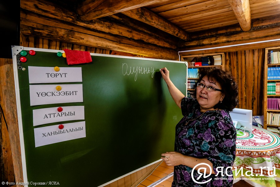 Улуус олоҕо: Чурапчы патриот дьахталлара ийэ тылы харыстыырга туруулаһаллар