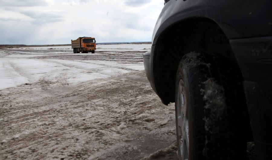 В поселке Нижний Бестях полным ходом ведутся работы по сооружению берегозащитного укрепления